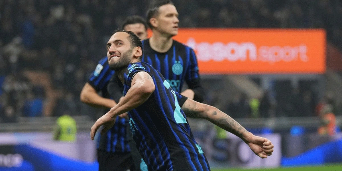 Hakan-Calhanoglu-Gemilang,-Inter-Milan-Melaju-ke-Tiga-Besar-Serie-A